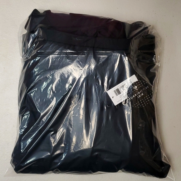 ❤️NWT VINTAGE TORRID HIGH-RISE SKATER SWIM SKIRT WITH POCKET SHORTS - SIZE 4X - Picture 3 of 10